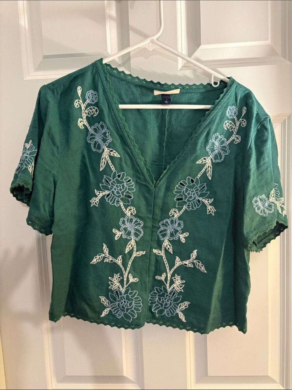 Universal Thread Green V- Neck w/ White & Light-Blue Flora Embroidered Blouse